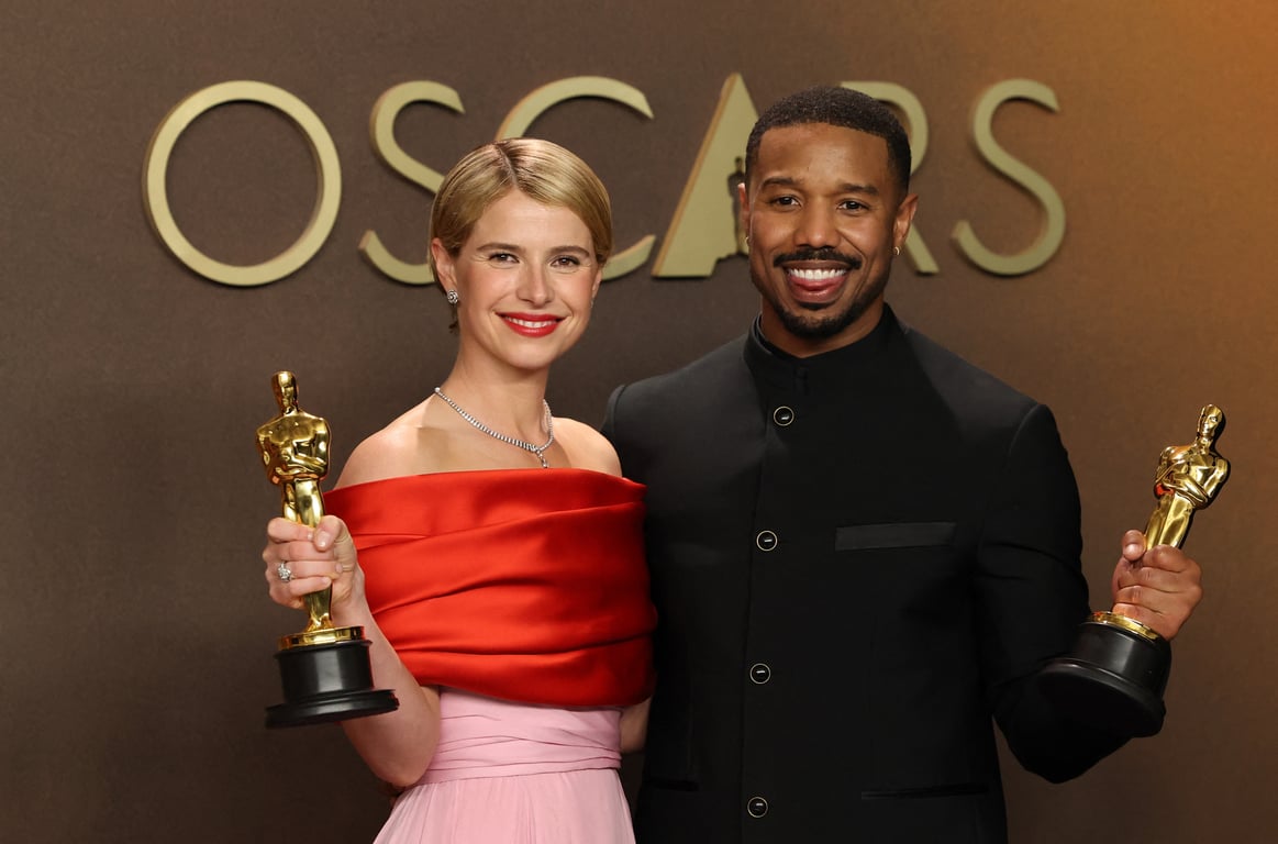 Джессі Баклі, володарка премії «Оскар» за найкращу жіночу роль у фільмі «Гамнет», та Майкл Бі Джордан, володар премії «Оскар» за найкращого актора у фільмі «Грішники», 15 березня 2026 року