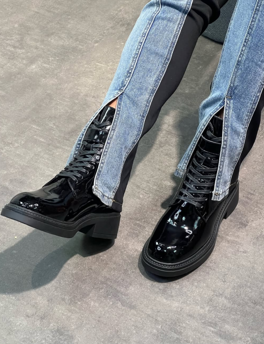 Чому лакові чоботи більше не в моді