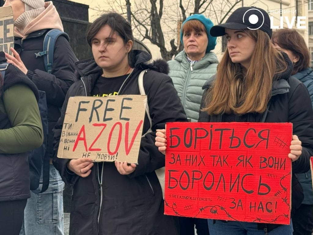 Акция в поддержку пленных азовцев во Львове