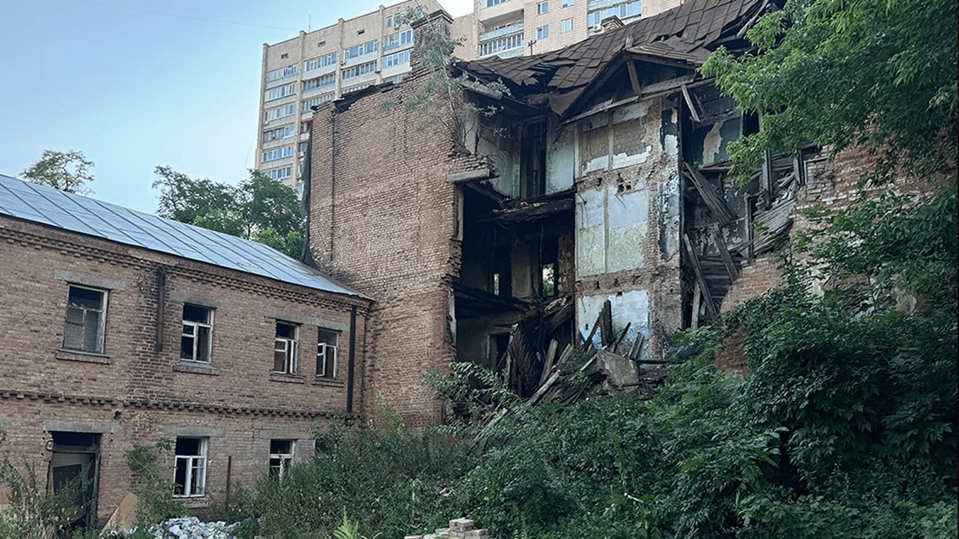 Нічна атака Росії на Київ: постраждали троє людей, одного госпіталізували