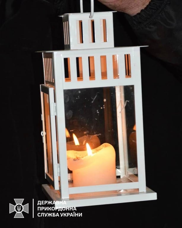 Благодатний вогонь з Єрусалиму доставили в Україну