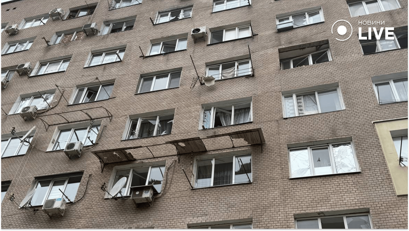 Вибиті вікна у багатоповерхівці. Фото: Новини.LIVE/ Анастасія Рвачова 