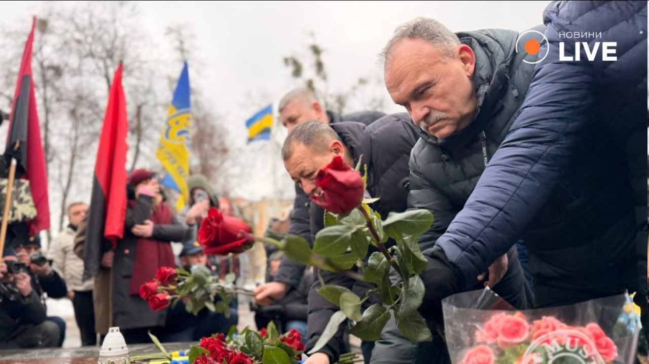 Во Львове почтили память Бандеры в день его рождения — фото - фото 1