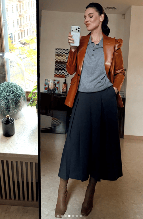 Шкіряний піджак додає образу впевненості