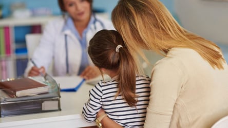 Запитання лікарю: навіщо відвідувати дитячого гінеколога? - 290x166
