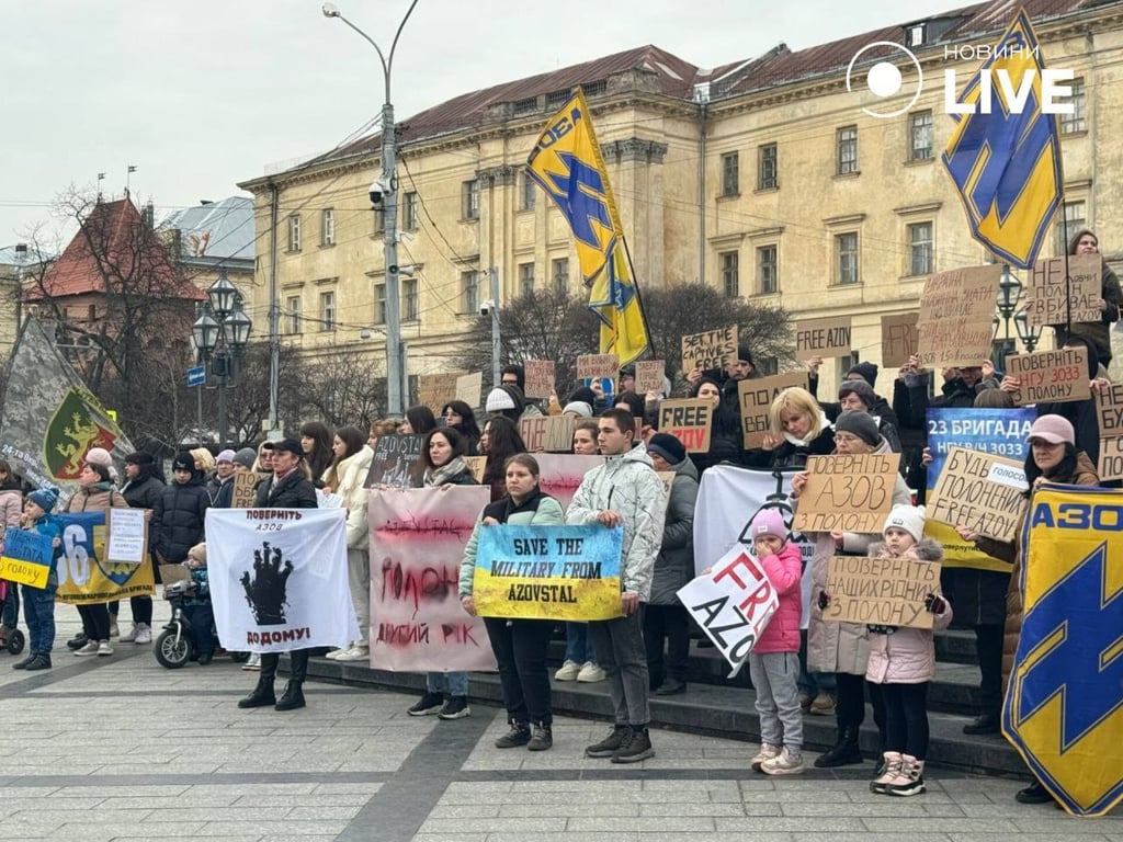 Акція на підтримку полонених азовців у Львові