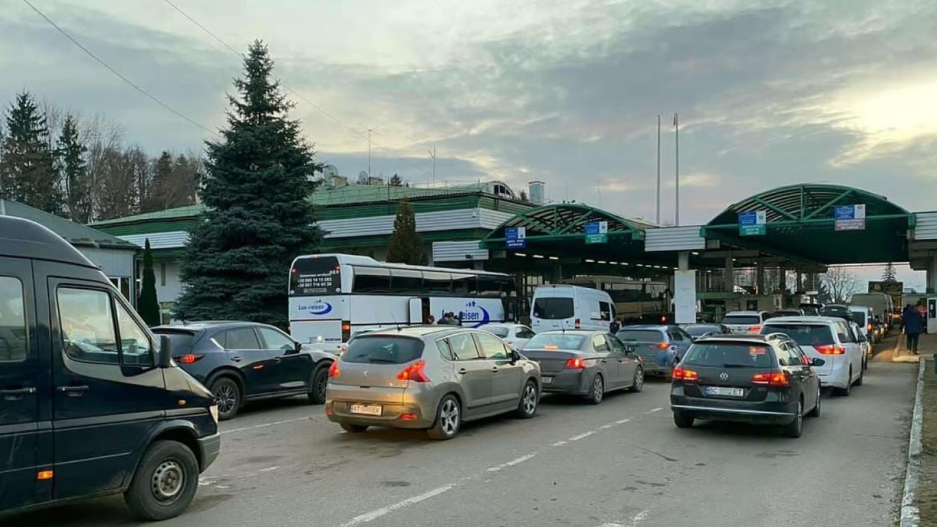 Поляки продовжують блокувати три пункти пропуску на кордоні з Україною — ДПСУ