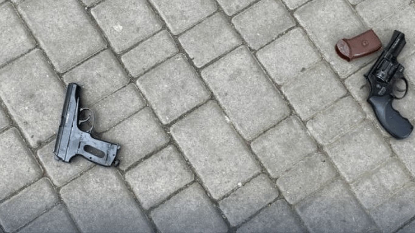 Стрілянина на Одещині: патрульні вчасно затримали чоловіка зі зброєю