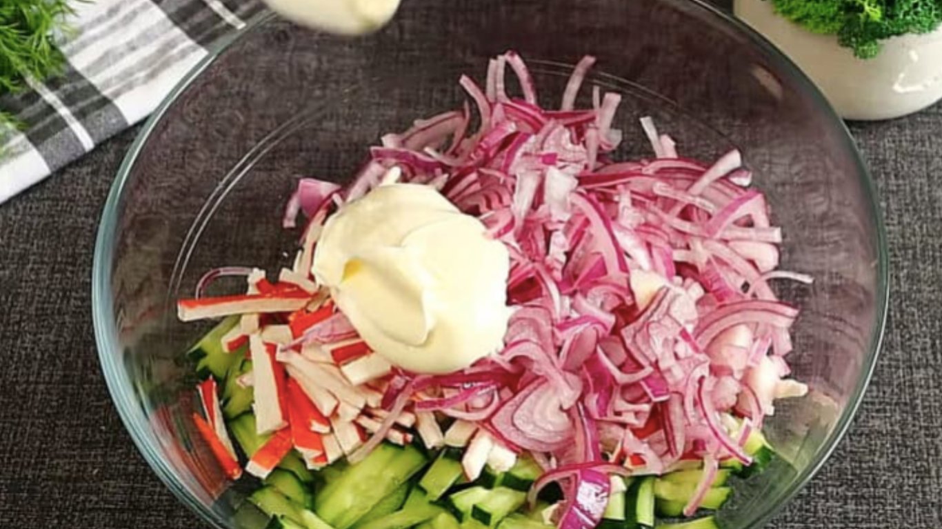 рецепт салату з крабовими паличками