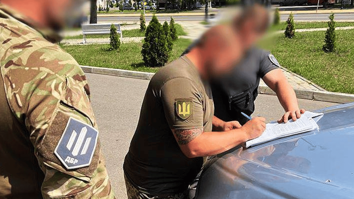 В Донецкой области военком и полицейский наладили "схему" уклонения от мобилизации