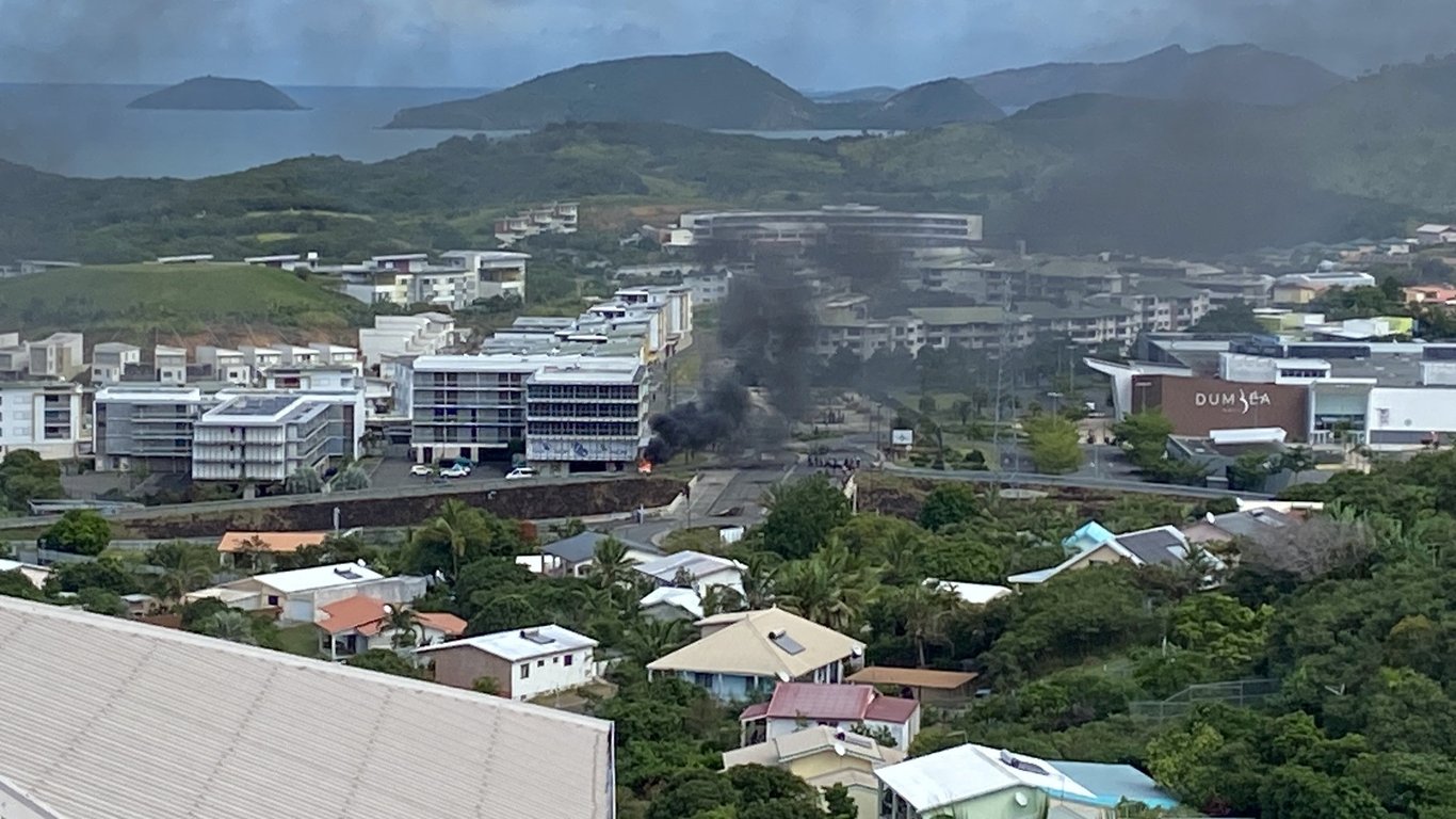 Беспорядки в Новой Каледонии