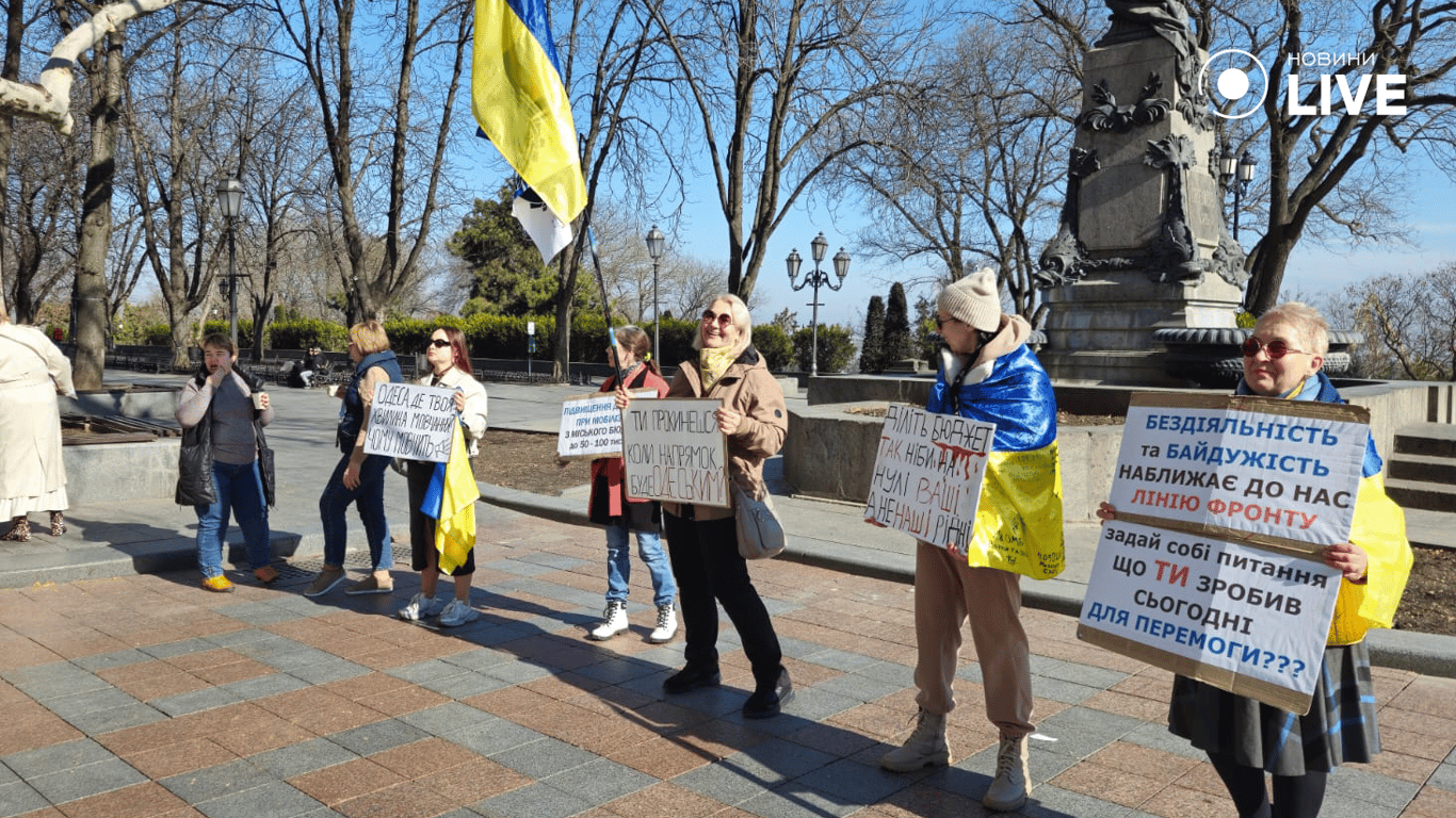 Суботня кава під мерією — одесити продовжують мітингувати - фото 6