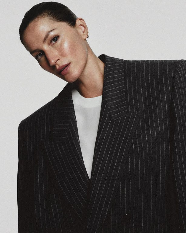 Найвисокооплачуваніша модель продемонструвала струнке тіло у звабливій фотосесії - фото 4