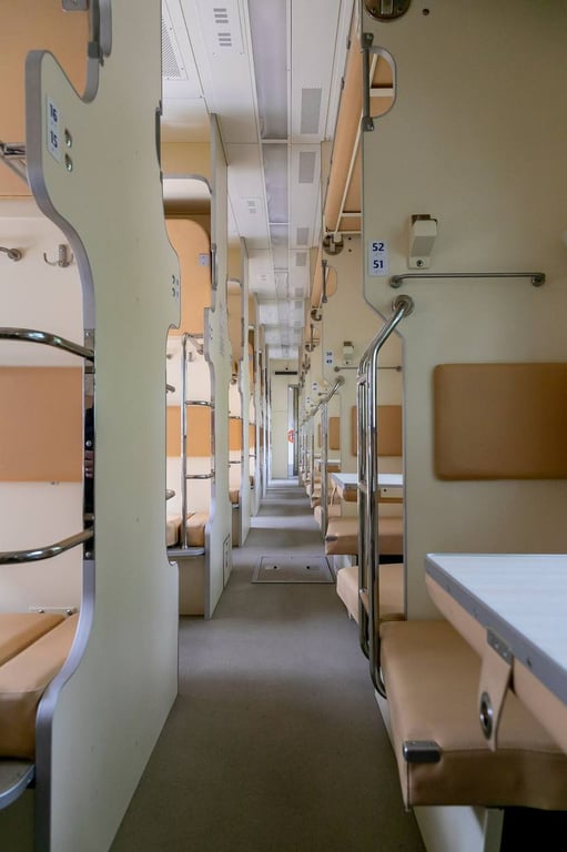 Укрзалізниця вперше отримала нові плацкартні вагони — фото - фото 1