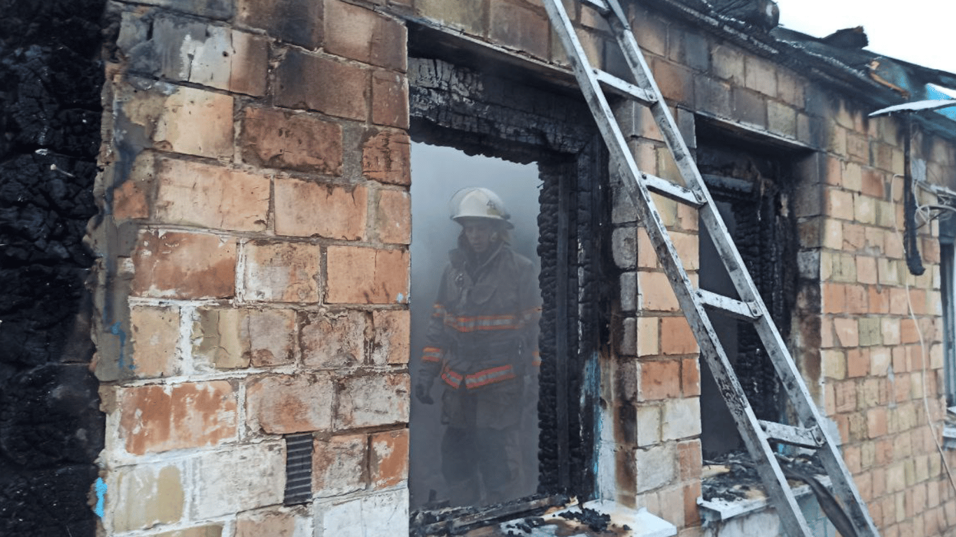 На Київщині сталася смертельна пожежа — горів житловий будинок