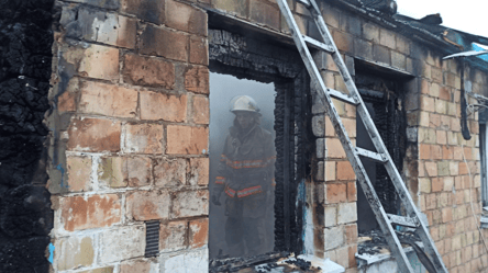 В Киевской области произошел смертельный пожар — горел жилой дом - 285x160