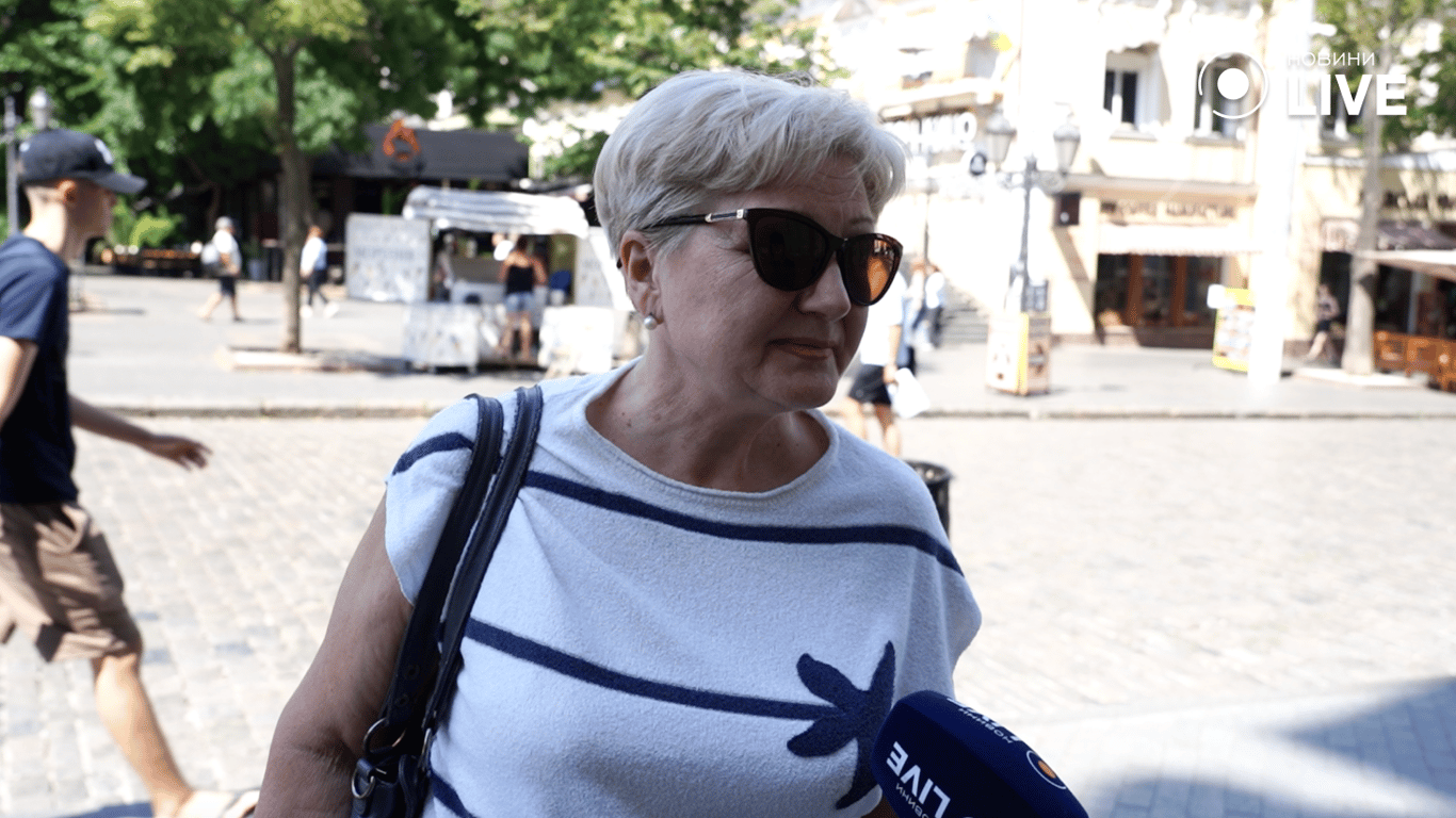 Місцева жителька Алла про старі пісні 