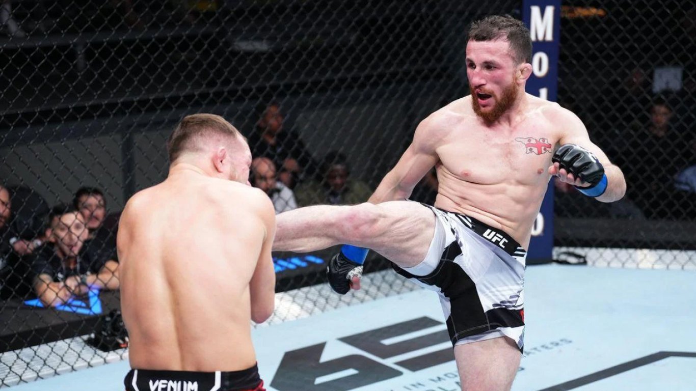 "Слава Украине": грузин Мераб Двалишвили разгромил поклонника путина Петра Яна на турнире UFC