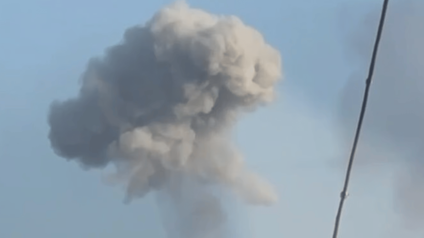Росіяни обстрілюють Харків — у місті чутно вибухи