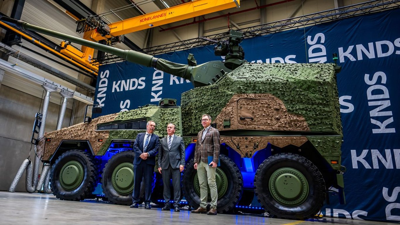 In Germany, Pistorius handed over an RCH 155 howitzer that would go to Ukraine