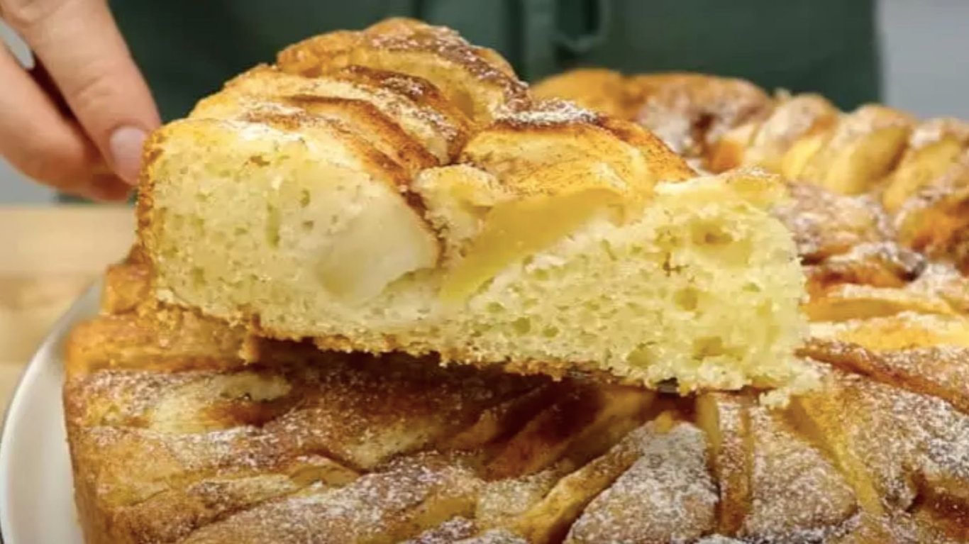 смачний пиріг з яблуками зі сметаною