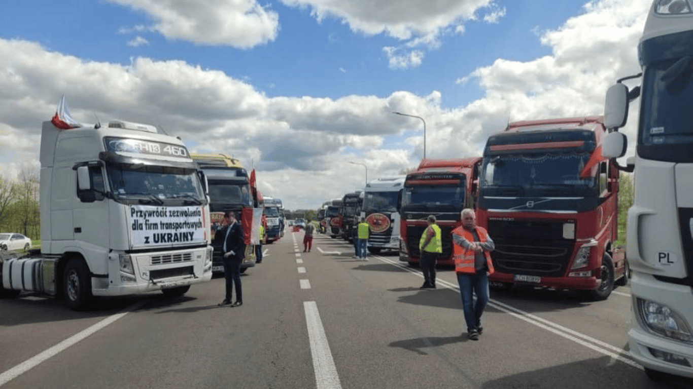 Страйк на Польському кордоні: кудою їхати вантажівкам з України