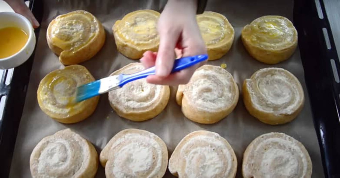 Булочки з сирною начинкою - рецепт з фото