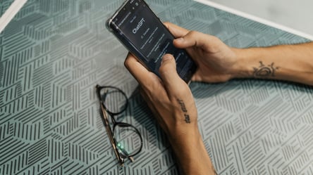 ChatGPT to stop acting like a therapist in OpenAI’s new update - 285x160