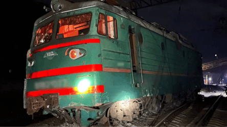 На Харьковщине грузовик столкнулся с поездом: УЗ изменила маршруты - 304x171