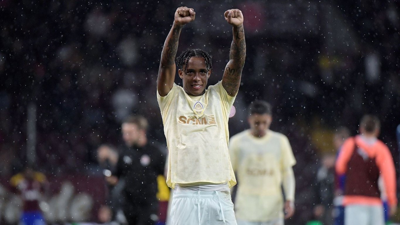 Кевин приехал на переговоры в Англию