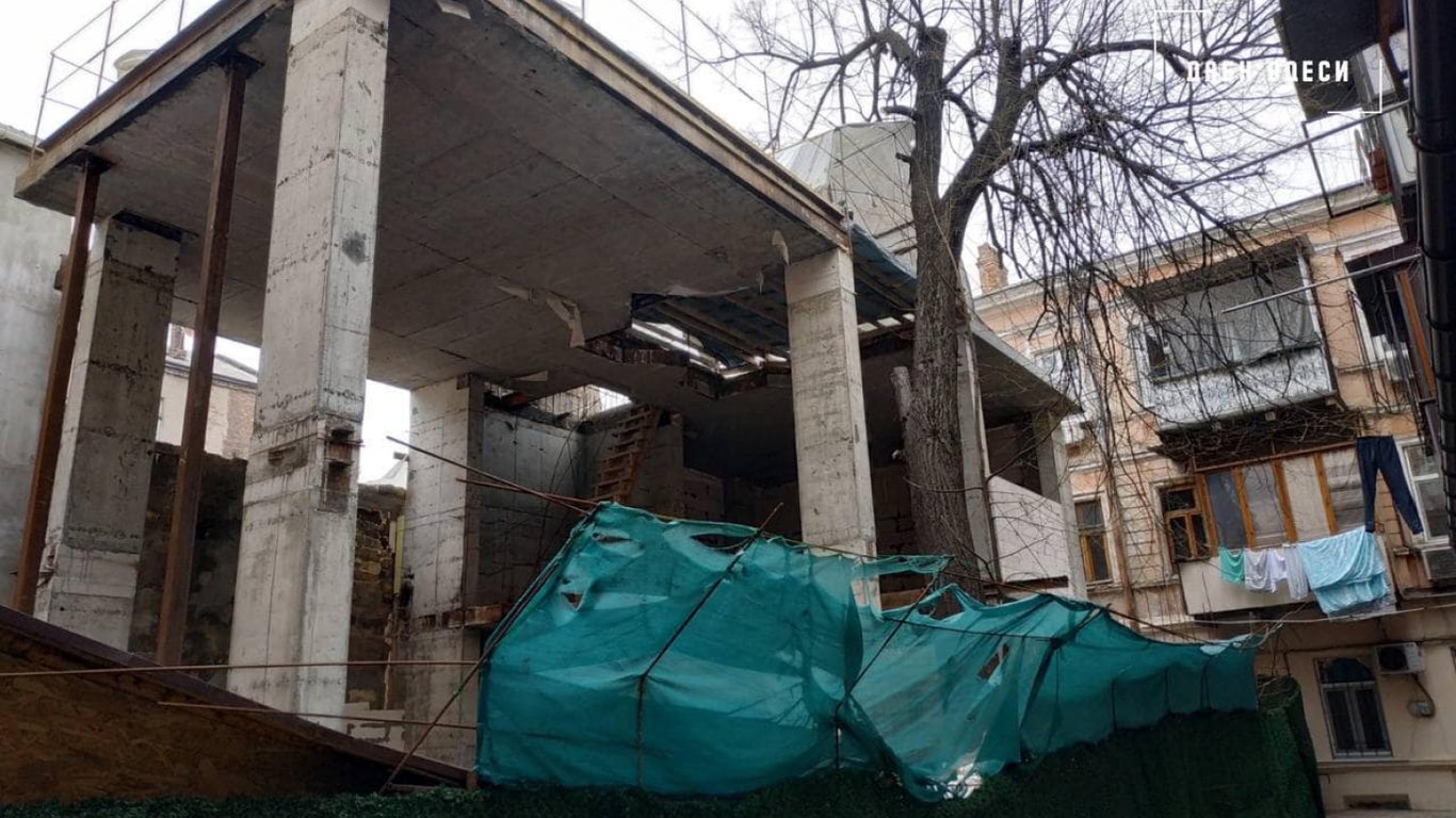 Захотел застроить двор — в Одессе остановили правонарушения