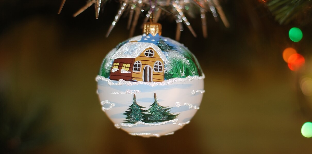 Игрушка на елке