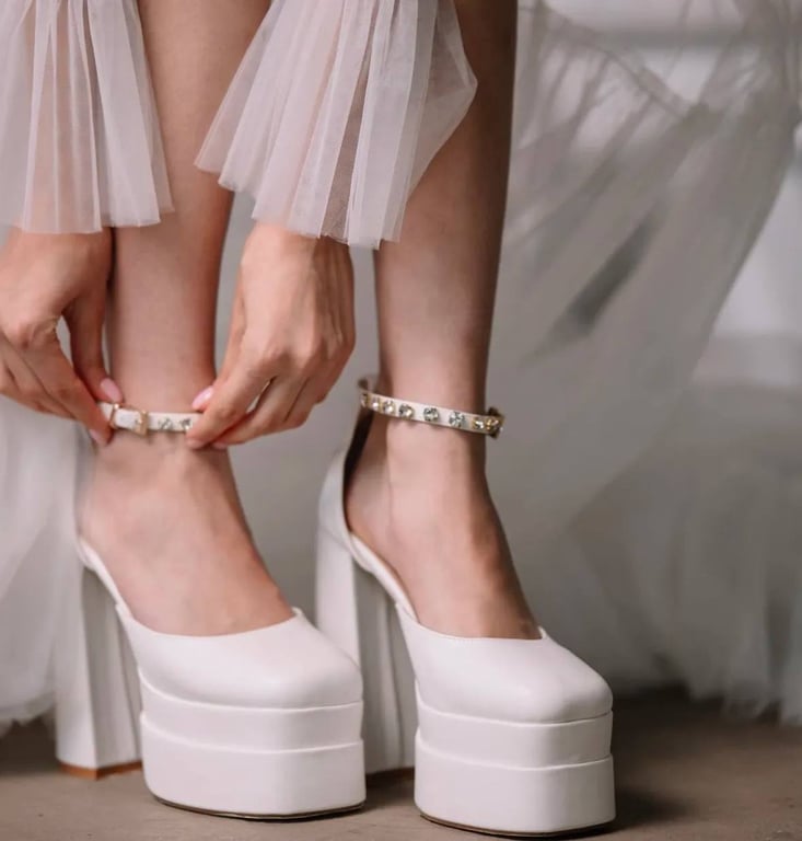 Туфлі на платформі мають досить елегантний вигляд