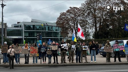 У Києві триває акція на підтримку військовополонених — фото - 285x160