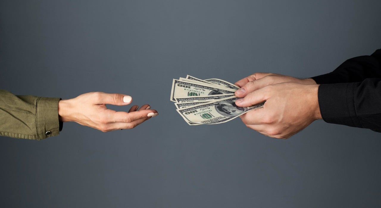 Деньги в руках