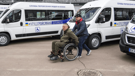 Інвалідність через війну чи цивільна — як впливає на соцвиплати - 285x160