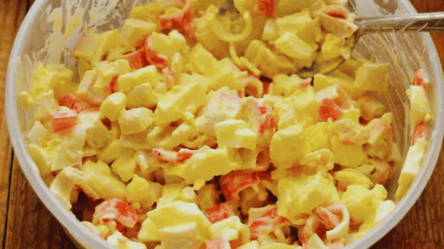 Крабовий салат не такий, як у всіх — ніжний та без кукурудзи - 285x160