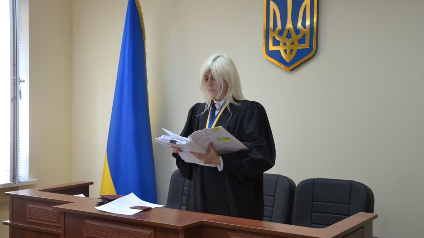 Суддя ліквідованого Окружного адміністративного суду Києва Аріна Літвінова поскаржилася в прокуратуру на журналіста, який знайшов у неї російське громадянство