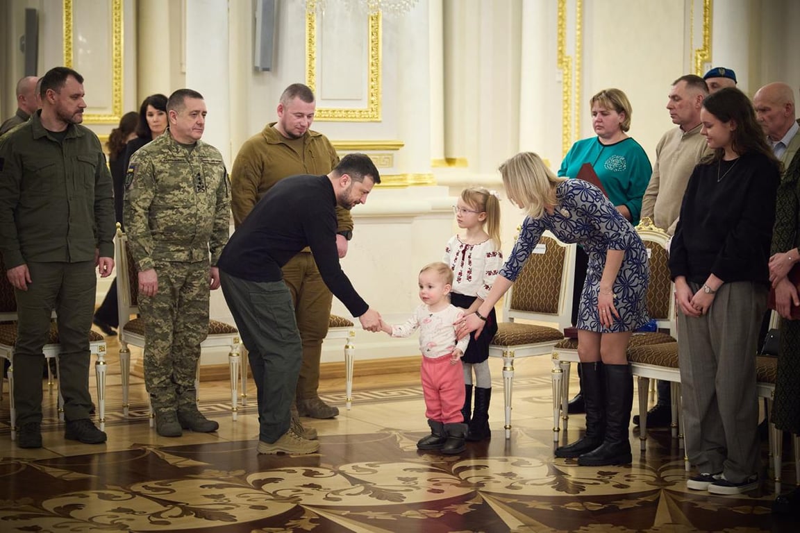 Церемонія нагородження захисників України Зеленським
