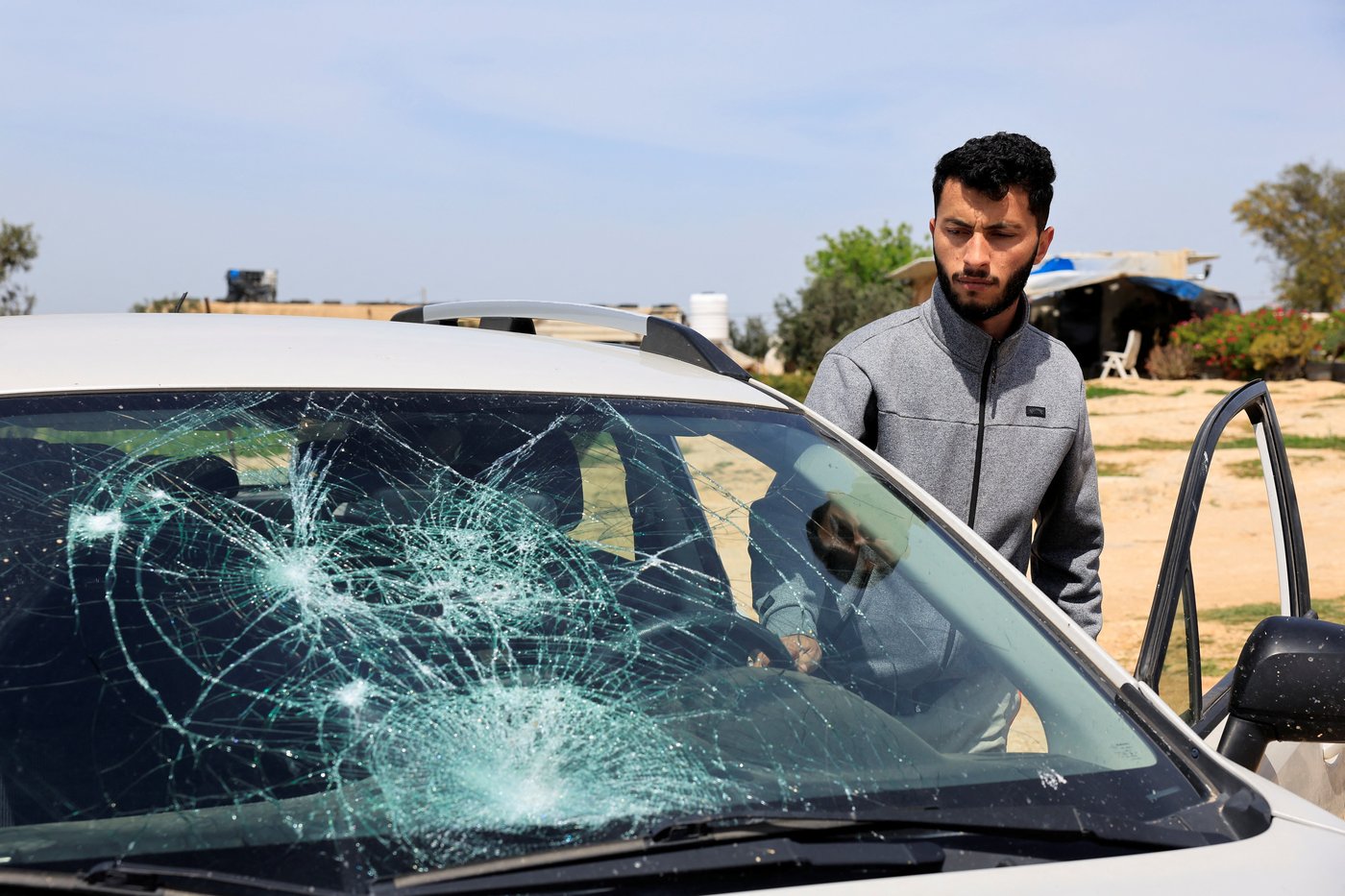 Автівка Безаль Адра після нападу - фото