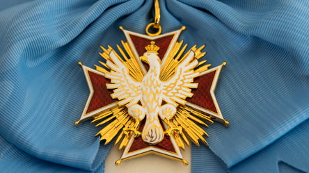 Польща вже отримала орден Зеленського поштою - 304x171