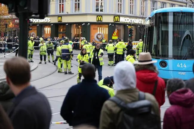 Трамвай въехал в магазин. Фото: NRK