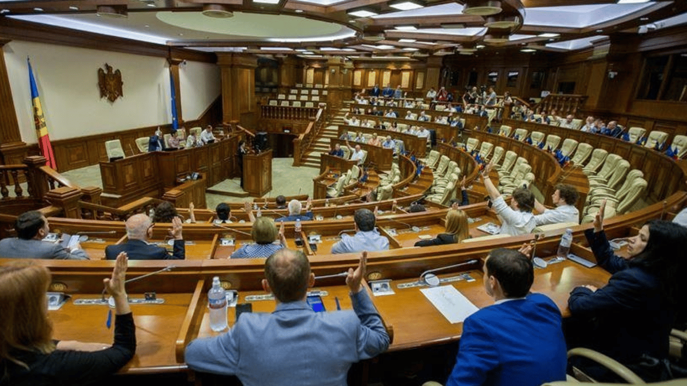 Депутати Молдови проголосували за відміну молдавської мови: що це означає