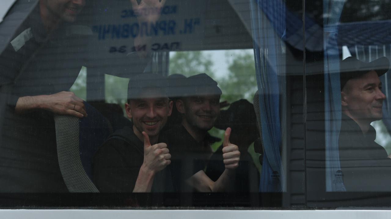 Повернення військовополонених додому 25 травня