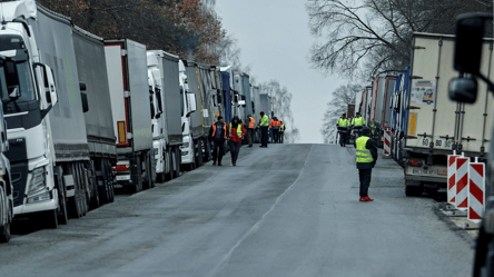 Польские перевозчики анонсировали новую блокаду границы с Украиной - 285x160