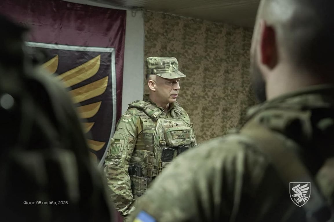 Олександр Сирський нагородив десантників