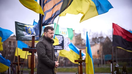 Zelenskyy honored the fallen on Marsove Pole cementry in Lviv - 285x160