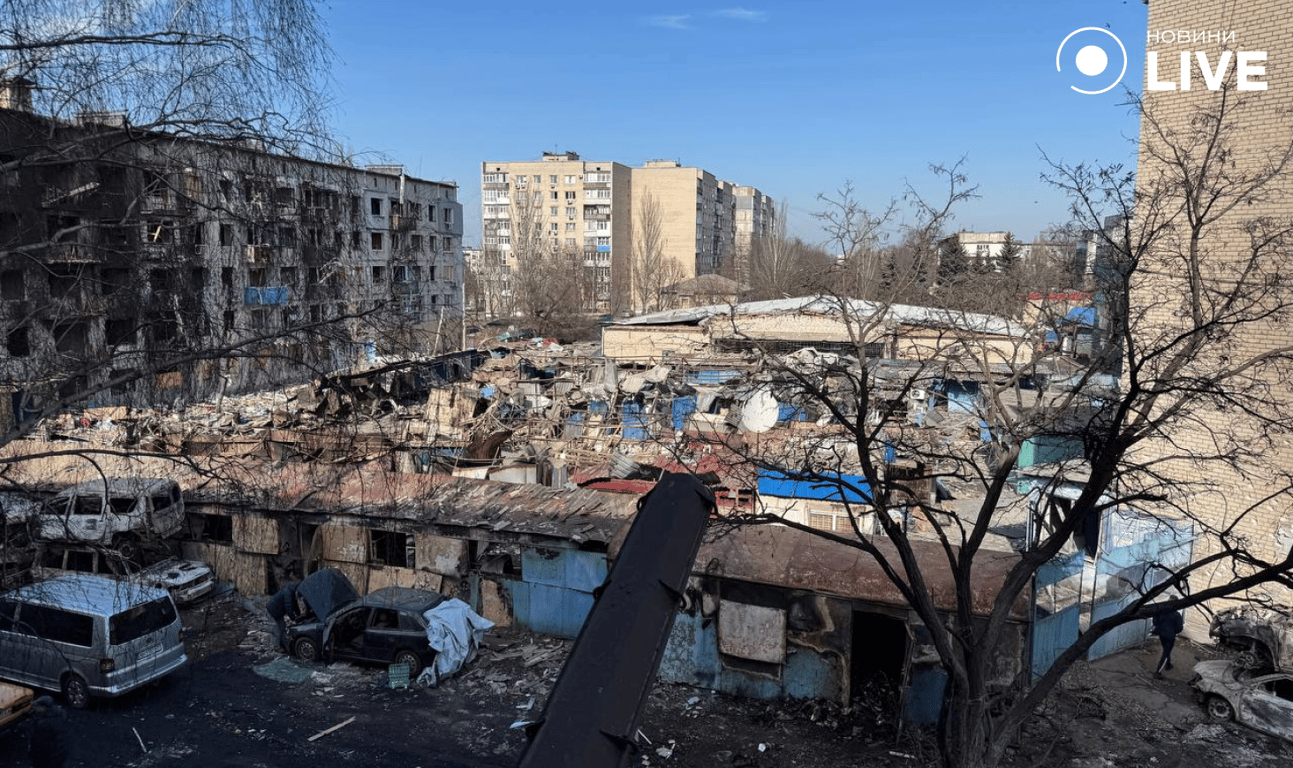 Автомобілі, знищені внаслідок атаки на Добропілля 8 березня