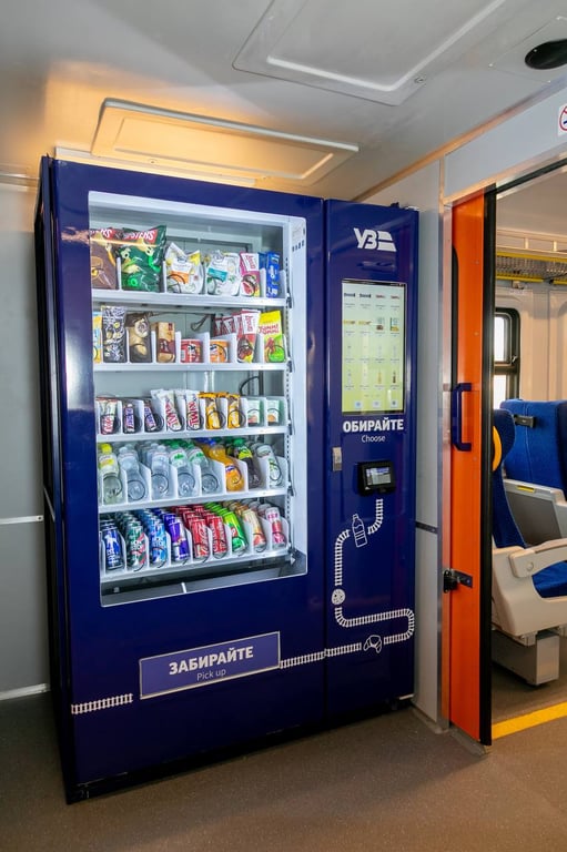 Автомат зі снеками в потязі Укрзалізниці