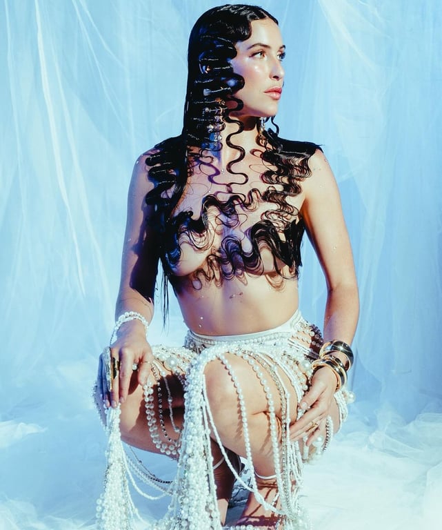 Донька Брюса Вілліса Скаут у перлах